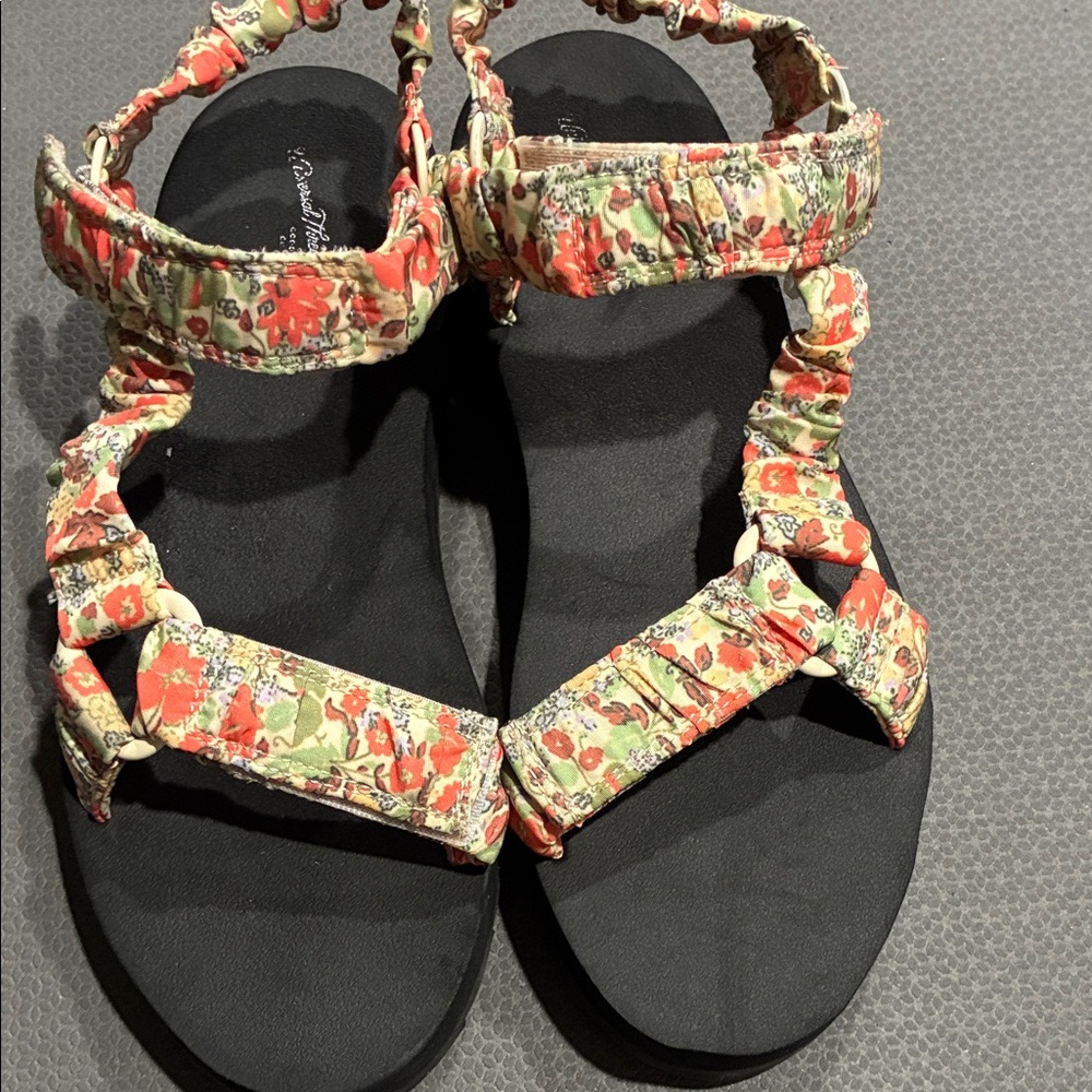 Universal Thread Floral Sandals - Red and Green